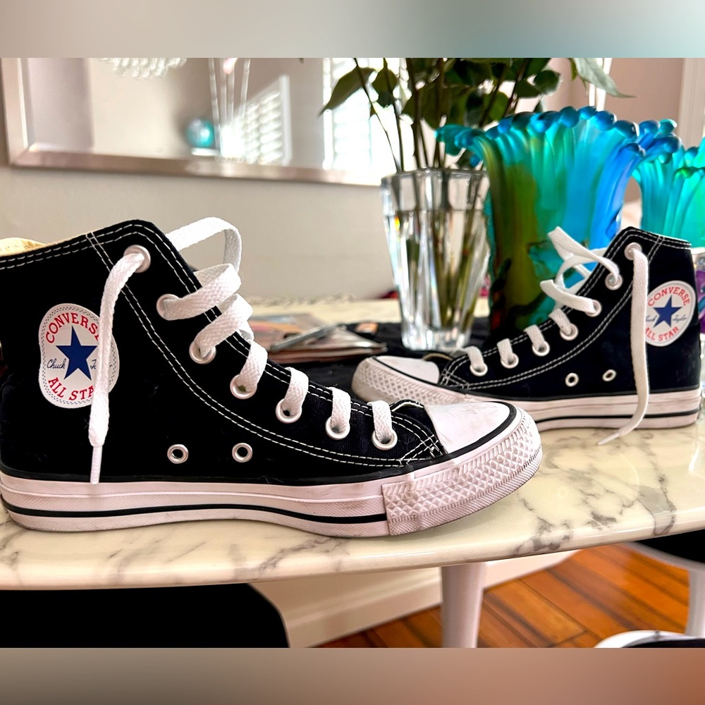 Black and white high top converse size 7
